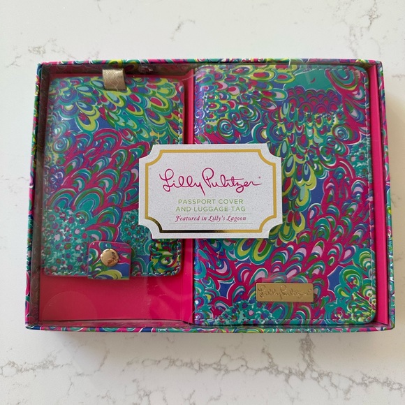 Lilly Pulitzer Accessories Lily Pulitzer Passport Cover And Luggage